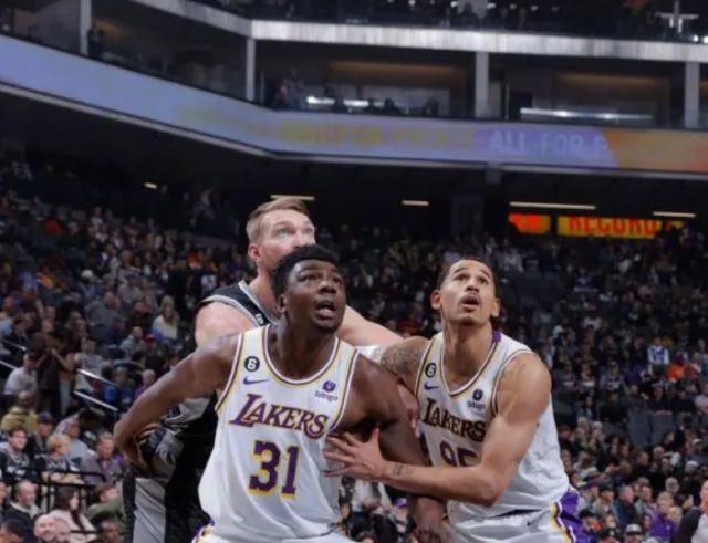 体育资讯平台-【人物】科比同姓氏奥尼尔表现 拖布一人就是OK组合